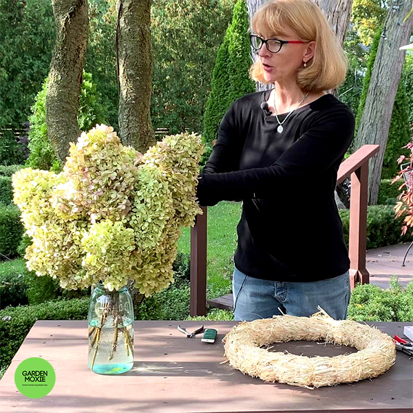 Home Garden–Easiest Way to Make a Hydrangea Wreath in 15 minutes